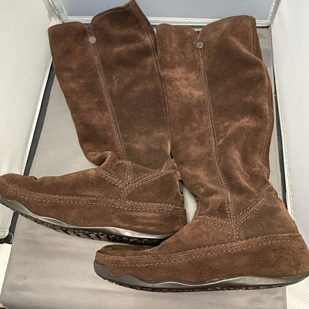 BROWN SUEDE FIT FLOP BOOTS